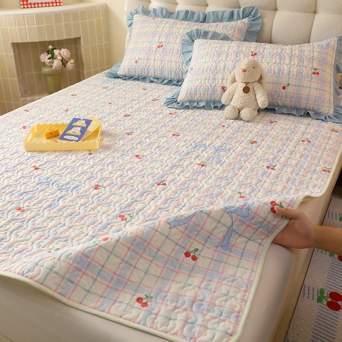 91家纺网 家纺一手货源 找家纺 美达家纺 新款A类全棉夹棉防滑可机洗床盖全棉直边软席款（可定制）樱桃乐园