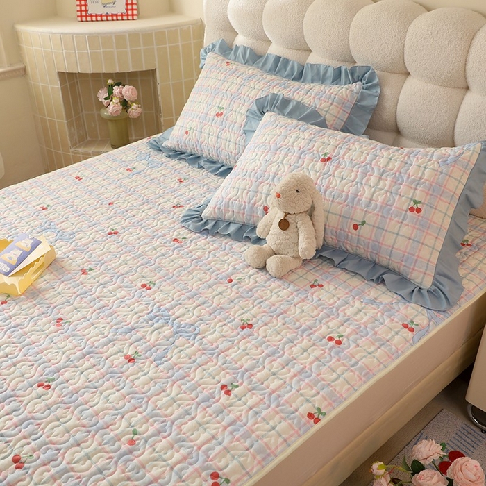 91家纺网 家纺一手货源 找家纺 美达家纺 新款A类全棉夹棉防滑可机洗床盖全棉直边软席款（可定制）樱桃乐园