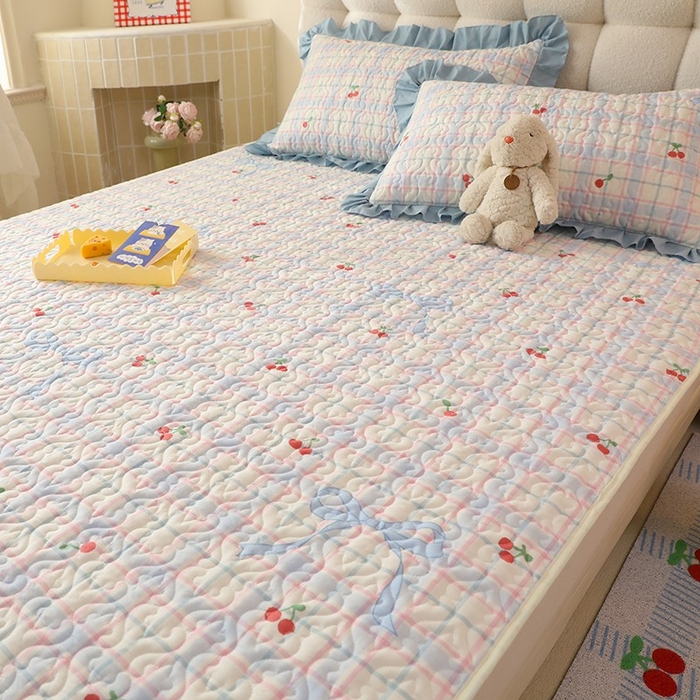 91家纺网 家纺一手货源 找家纺 美达家纺 新款A类全棉夹棉防滑可机洗床盖全棉直边软席款（可定制）樱桃乐园