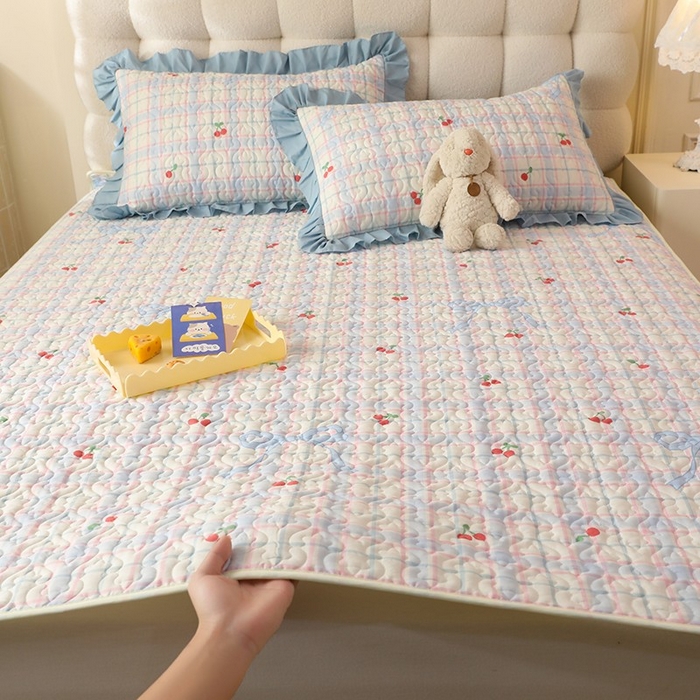 91家纺网 家纺一手货源 找家纺 美达家纺 新款A类全棉夹棉防滑可机洗床盖全棉直边软席款（可定制）樱桃乐园