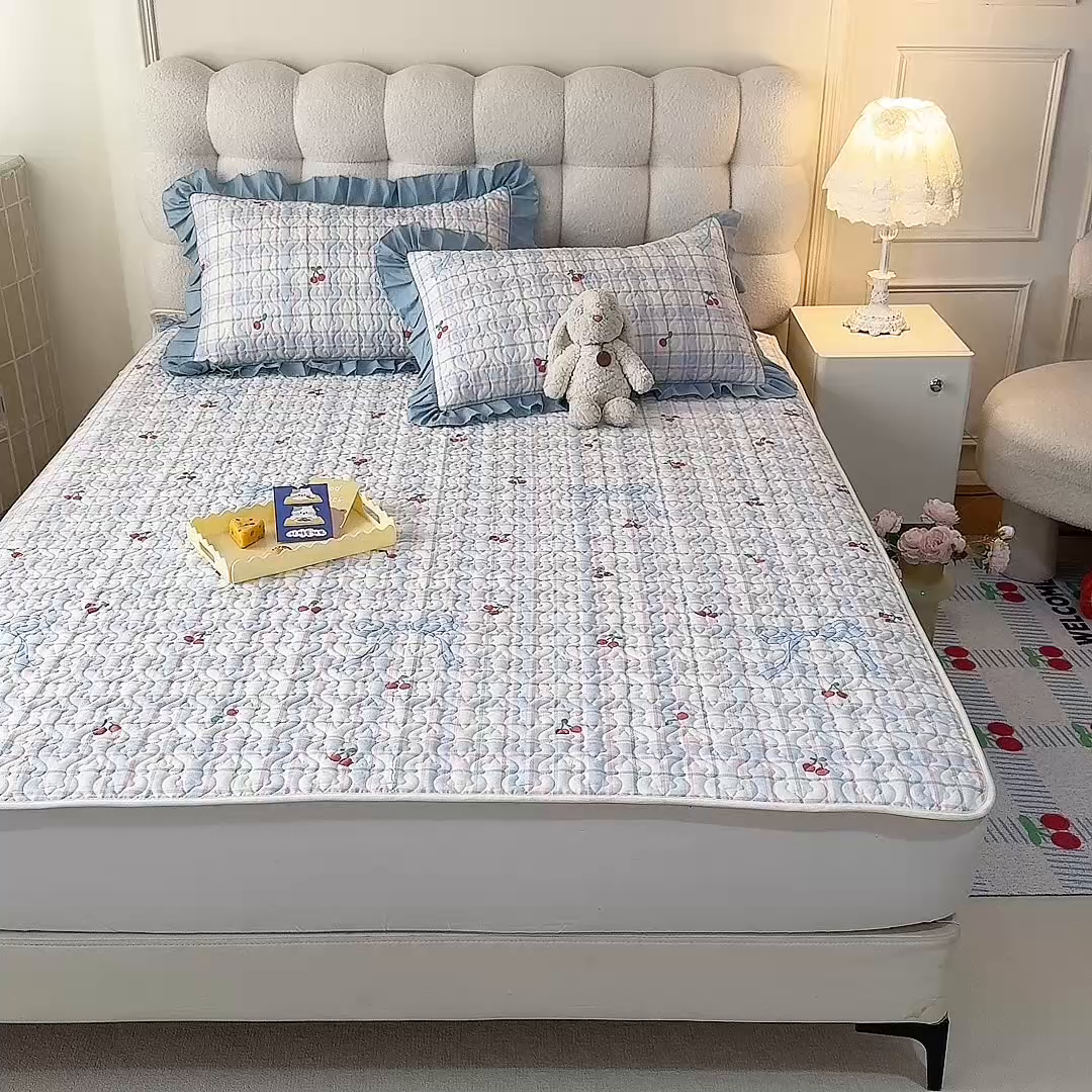 91家纺网 家纺一手货源 找家纺 美达家纺 新款A类全棉夹棉防滑可机洗床盖全棉直边软席款（可定制）樱桃乐园