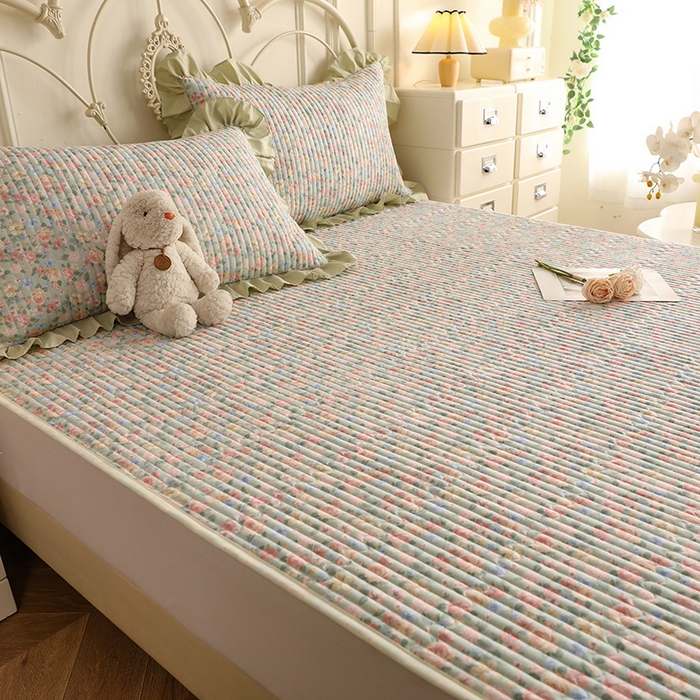 91家纺网 家纺一手货源 找家纺 美达家纺 2025新款全棉夹棉防滑可机洗床垫地垫软席 柏林梦境-绿