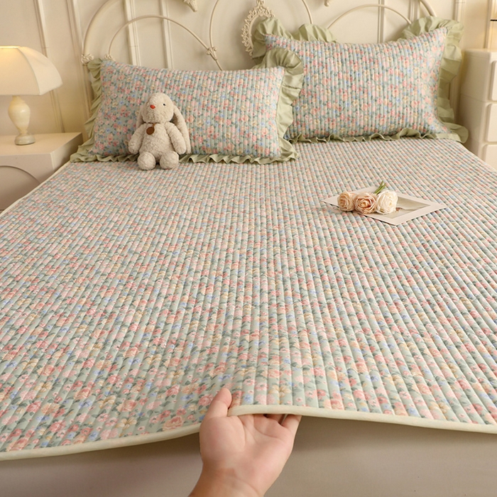 91家纺网 家纺一手货源 找家纺 美达家纺 2025新款全棉夹棉防滑可机洗床垫地垫软席 柏林梦境-绿