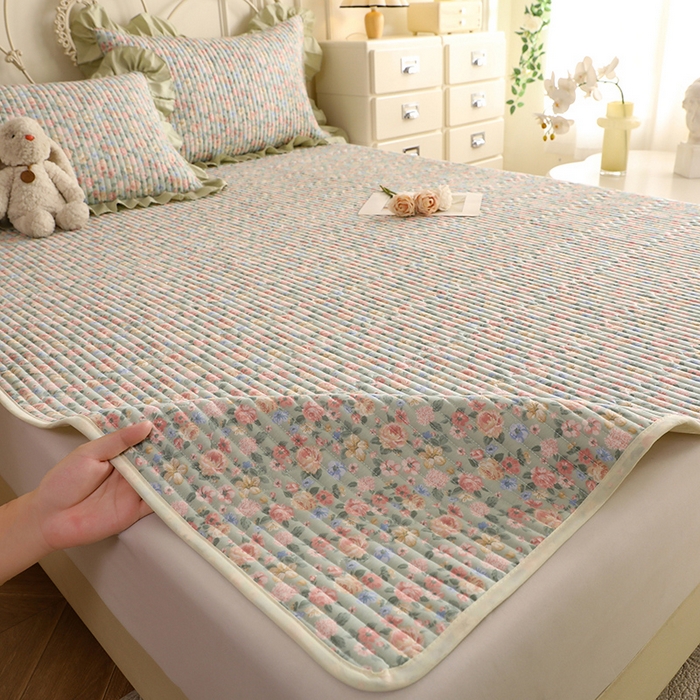 91家纺网 家纺一手货源 找家纺 美达家纺 2025新款全棉夹棉防滑可机洗床垫地垫软席 柏林梦境-绿