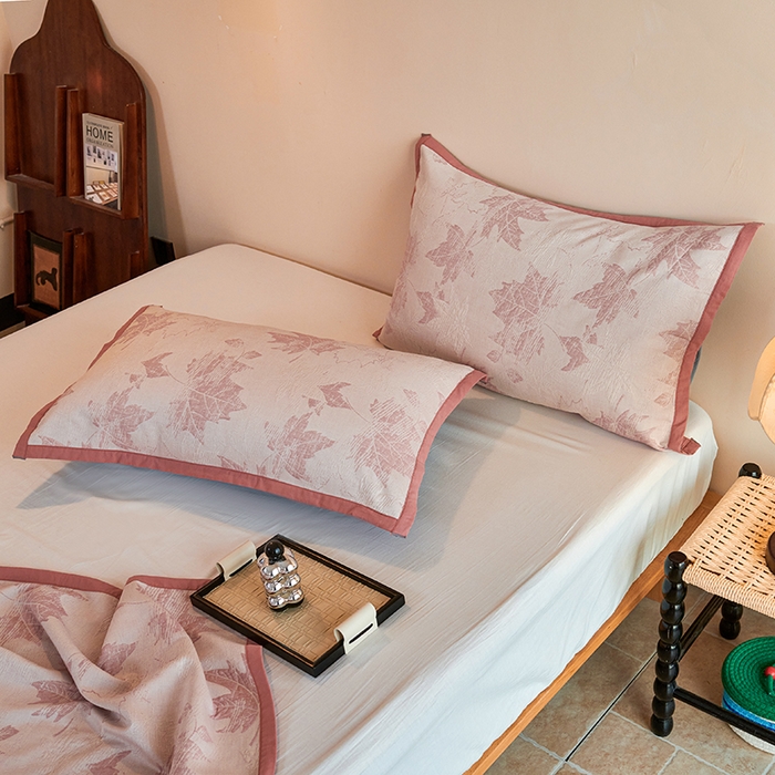 91家纺网 家纺一手货源 找家纺 棠薇家纺 2025新款全棉纱布枕套厚枕套 枫叶浅豆沙