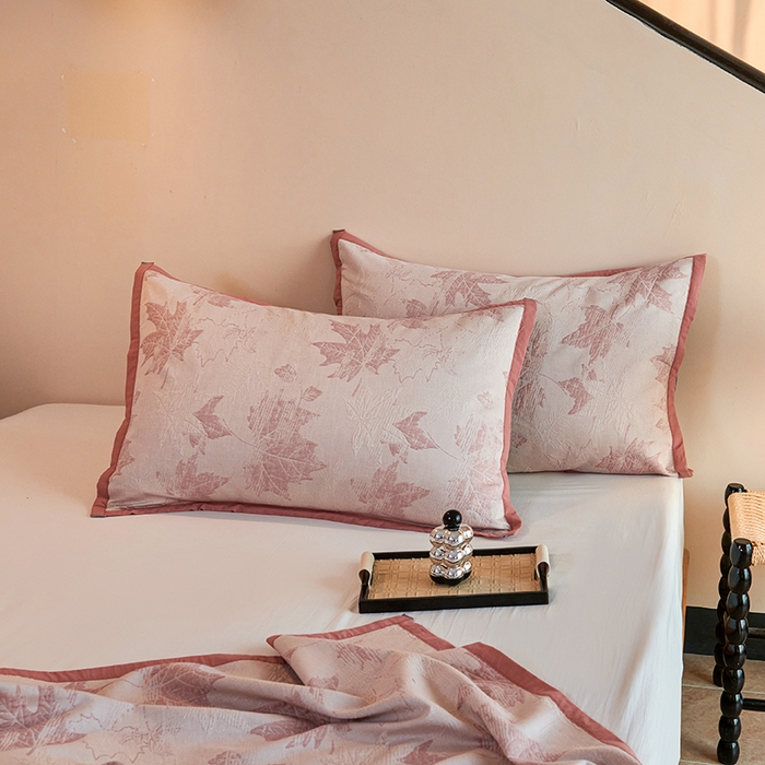91家纺网 家纺一手货源 找家纺 棠薇家纺 2025新款全棉纱布枕套厚枕套 枫叶浅豆沙