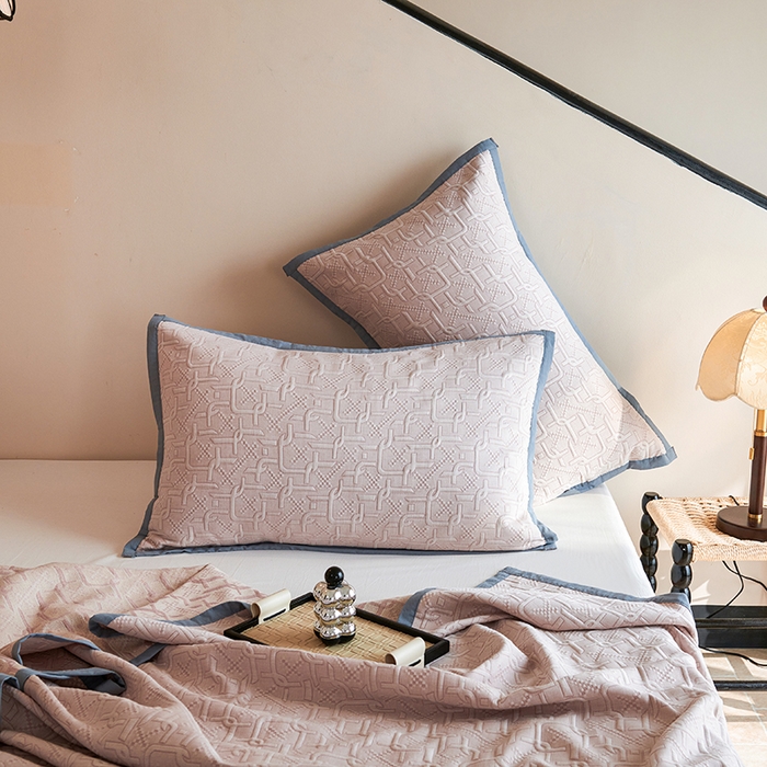 91家纺网 家纺一手货源 找家纺 棠薇家纺 2025新款全棉纱布枕套厚枕套 雅格浅豆沙