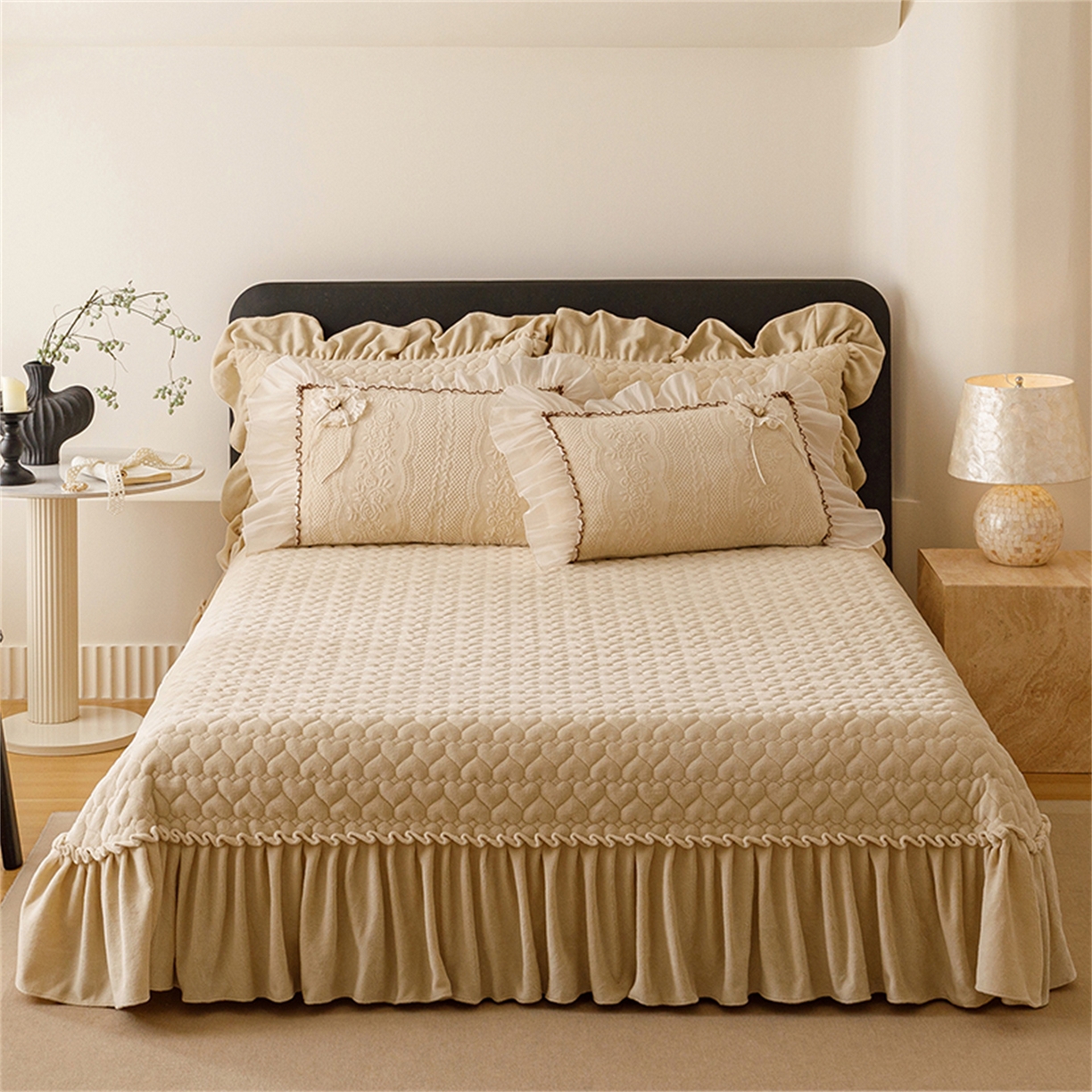 91家纺网 家纺一手货源 找家纺 好儿喜家纺 2025新款雕花牛奶绒床盖四件套-瑞享系列 瑞享-奶咖