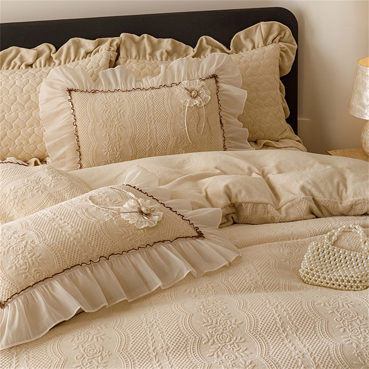 91家纺网 家纺一手货源 找家纺 好儿喜家纺 2025新款雕花牛奶绒床盖四件套-瑞享系列 瑞享-奶咖