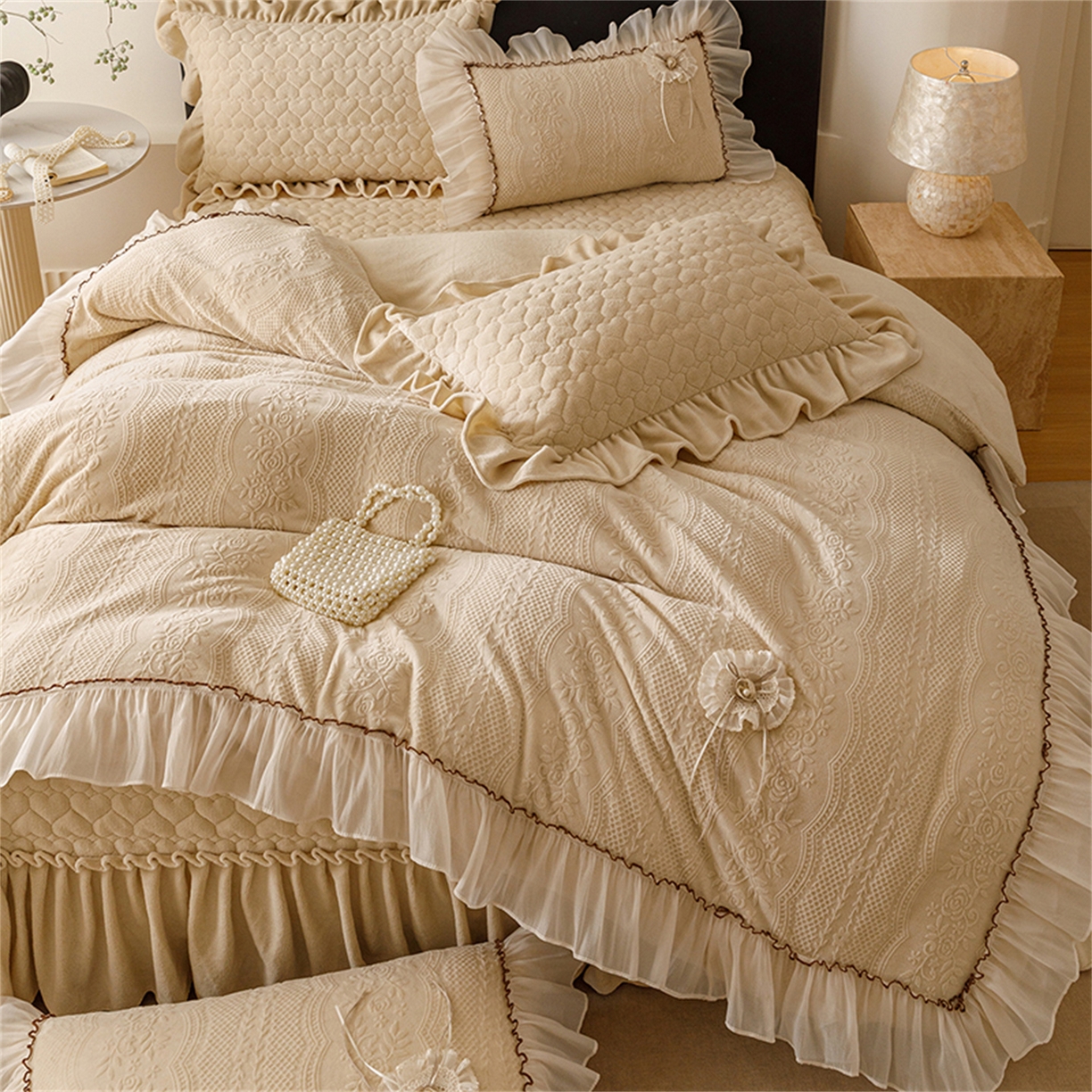 91家纺网 家纺一手货源 找家纺 好儿喜家纺 2025新款雕花牛奶绒床盖四件套-瑞享系列 瑞享-奶咖