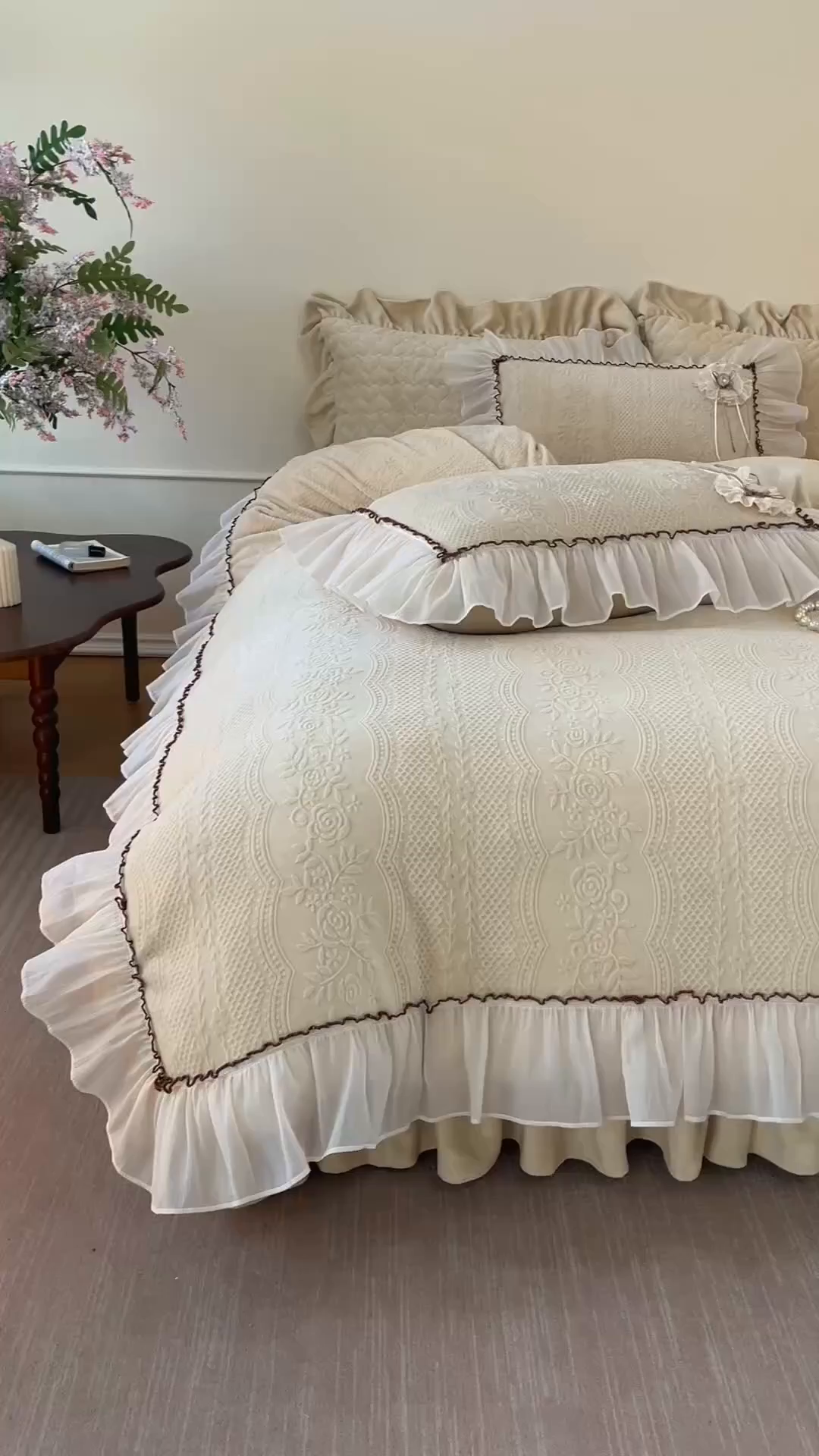 91家纺网 家纺一手货源 找家纺 好儿喜家纺 2025新款雕花牛奶绒床盖四件套-瑞享系列 瑞享-奶咖