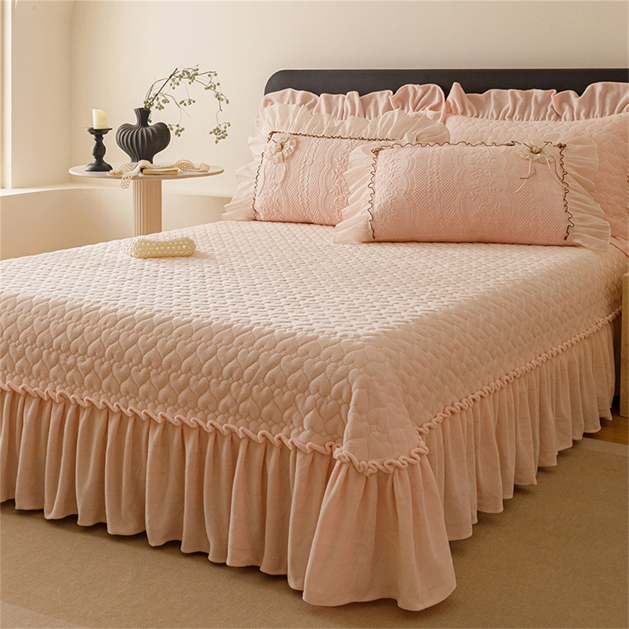 91家纺网 家纺一手货源 找家纺 好儿喜家纺 2025新款雕花牛奶绒床盖四件套-瑞享系列 瑞享-浅粉