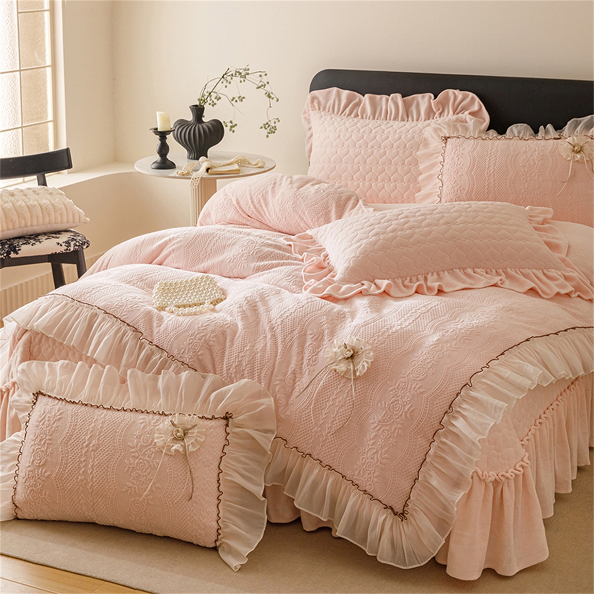 91家纺网 家纺一手货源 找家纺 好儿喜家纺 2025新款雕花牛奶绒床盖四件套-瑞享系列 瑞享-浅粉