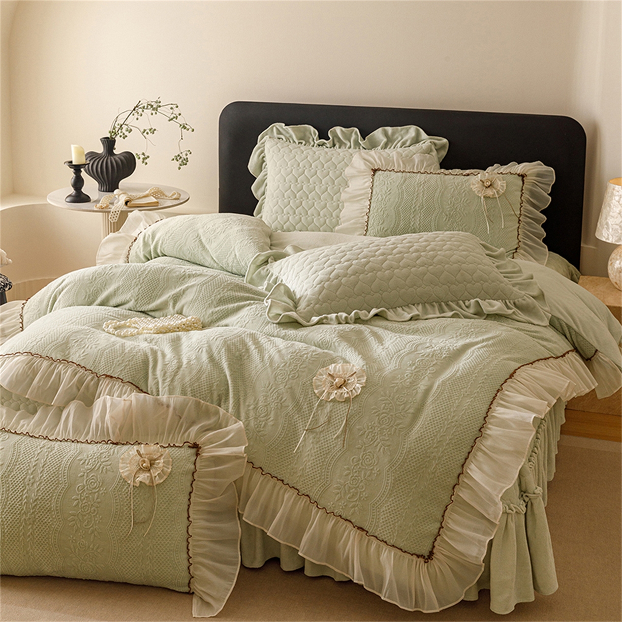 91家纺网 家纺一手货源 找家纺 好儿喜家纺 2025新款雕花牛奶绒床盖四件套-瑞享系列 瑞享-浅绿