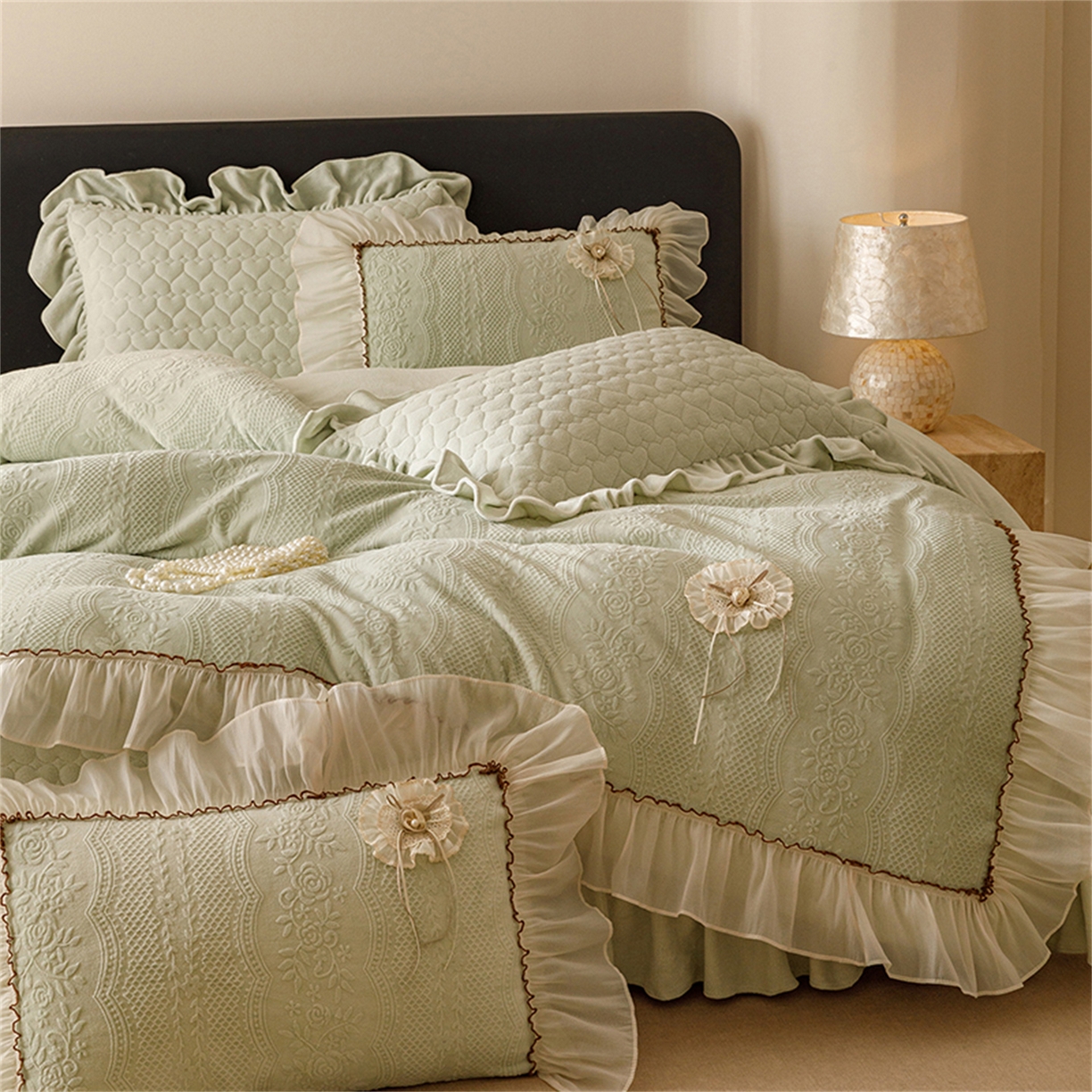 91家纺网 家纺一手货源 找家纺 好儿喜家纺 2025新款雕花牛奶绒床盖四件套-瑞享系列 瑞享-浅绿