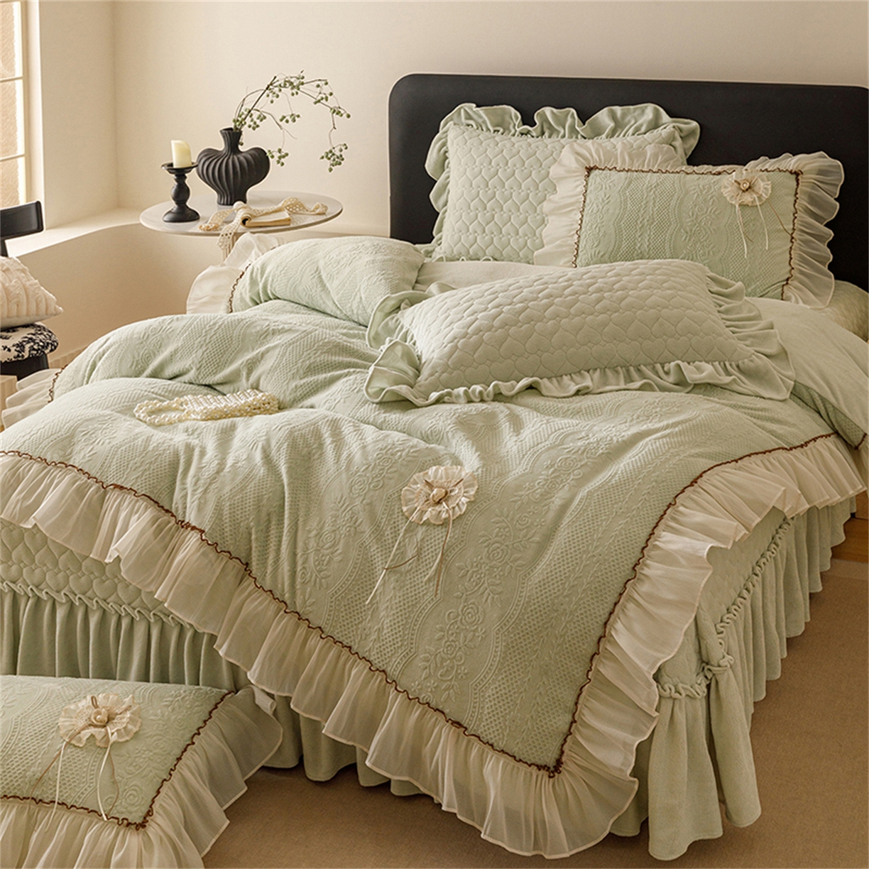 91家纺网 家纺一手货源 找家纺 好儿喜家纺 2025新款雕花牛奶绒床盖四件套-瑞享系列 瑞享-浅绿