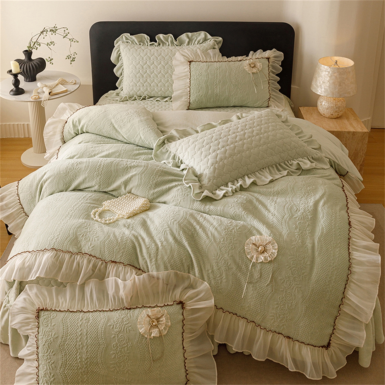 91家纺网 家纺一手货源 找家纺 好儿喜家纺 2025新款雕花牛奶绒床盖四件套-瑞享系列 瑞享-浅绿
