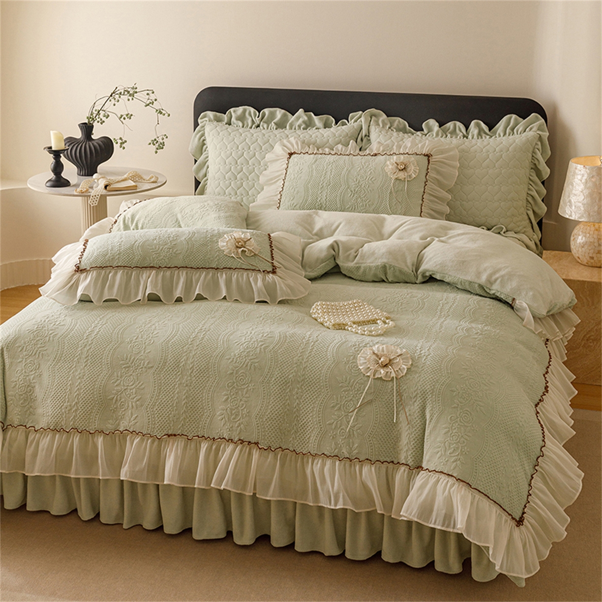 91家纺网 家纺一手货源 找家纺 好儿喜家纺 2025新款雕花牛奶绒床盖四件套-瑞享系列 瑞享-浅绿