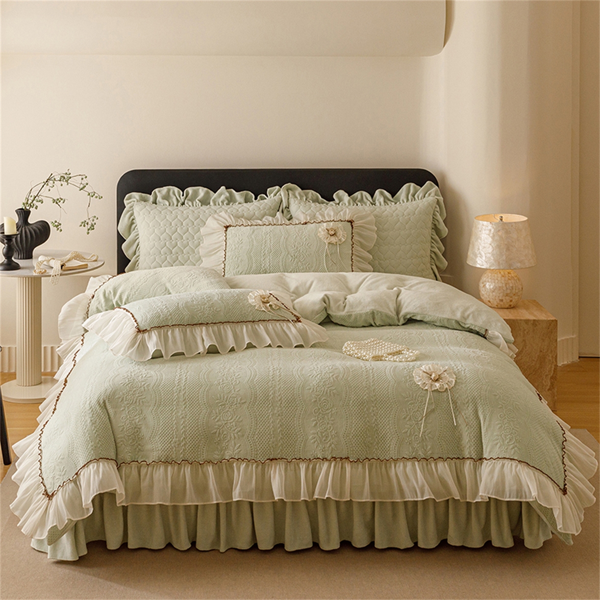 91家纺网 家纺一手货源 找家纺 好儿喜家纺 2025新款雕花牛奶绒床盖四件套-瑞享系列 瑞享-浅绿