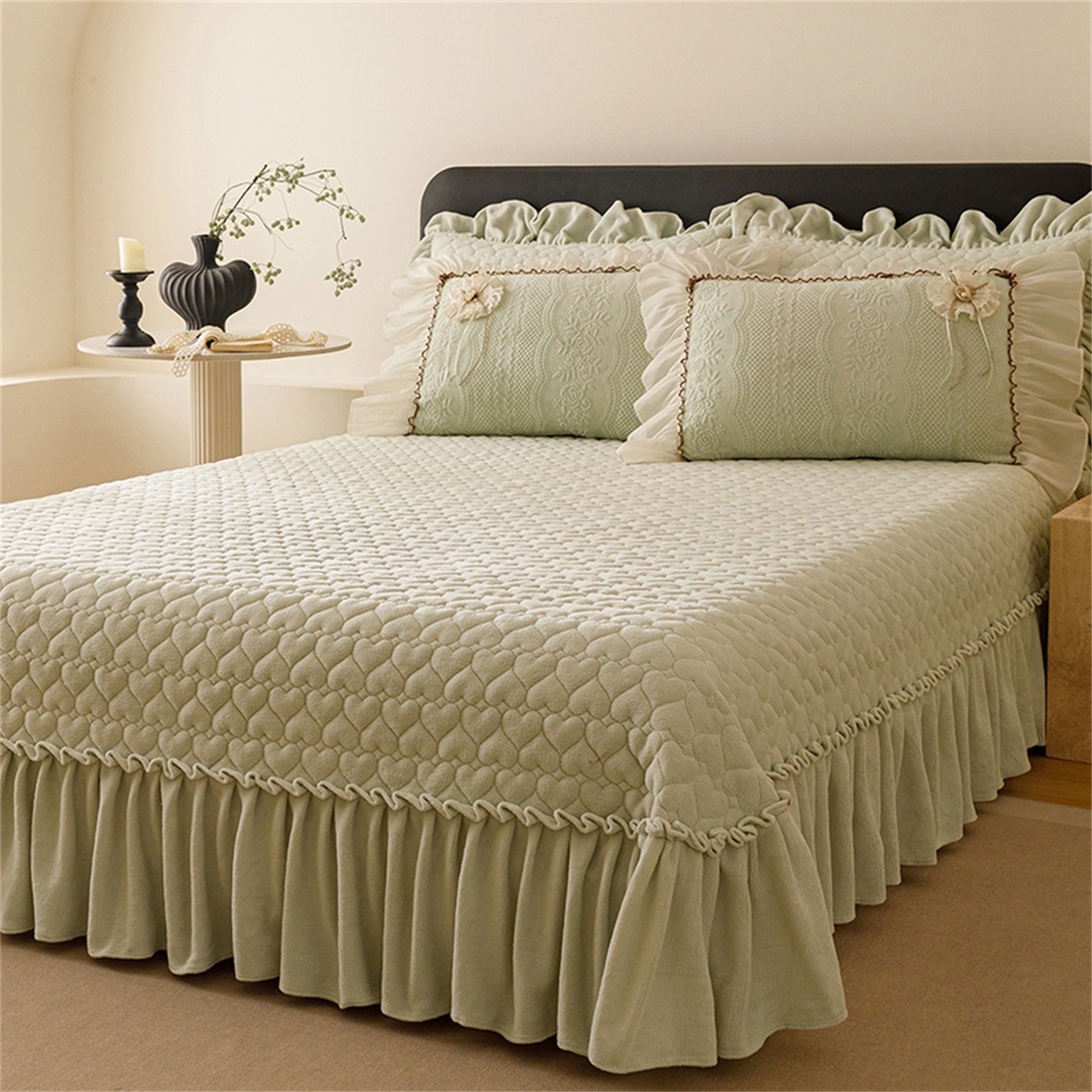 91家纺网 家纺一手货源 找家纺 好儿喜家纺 2025新款雕花牛奶绒床盖四件套-瑞享系列 瑞享-浅绿