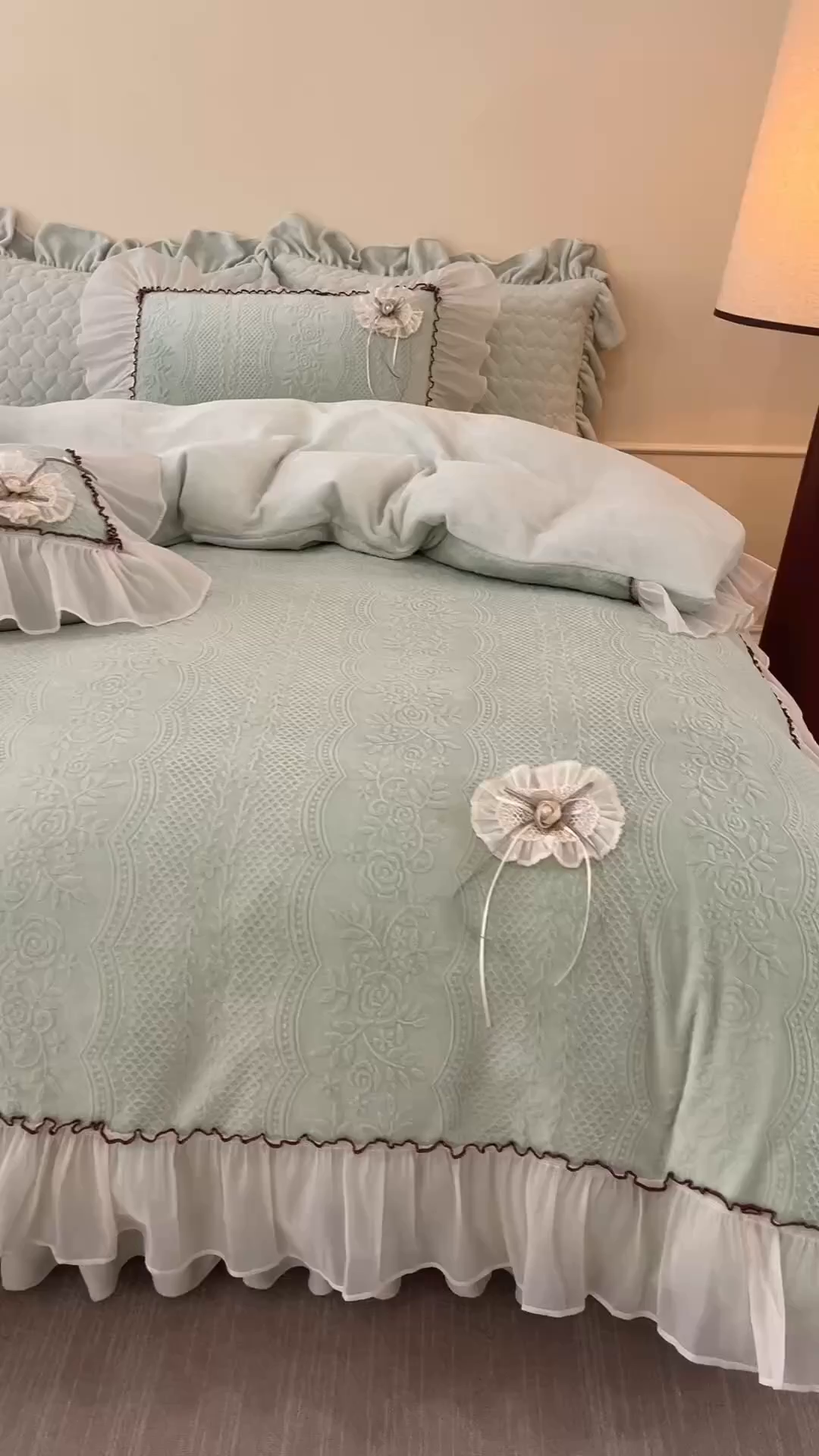 91家纺网 家纺一手货源 找家纺 好儿喜家纺 2025新款雕花牛奶绒床盖四件套-瑞享系列 瑞享-浅绿