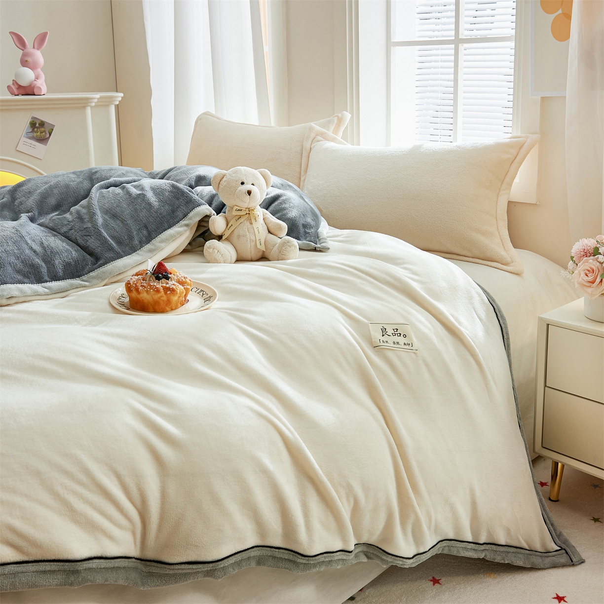 91家纺网 家纺一手货源 找家纺 天之澜家纺 2025新款多功能牛奶绒单被套盖毯（不含被芯） 典雅白