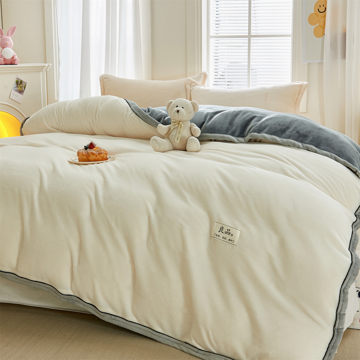 91家纺网 家纺一手货源 找家纺 天之澜家纺 2025新款多功能牛奶绒单被套盖毯（不含被芯） 典雅白