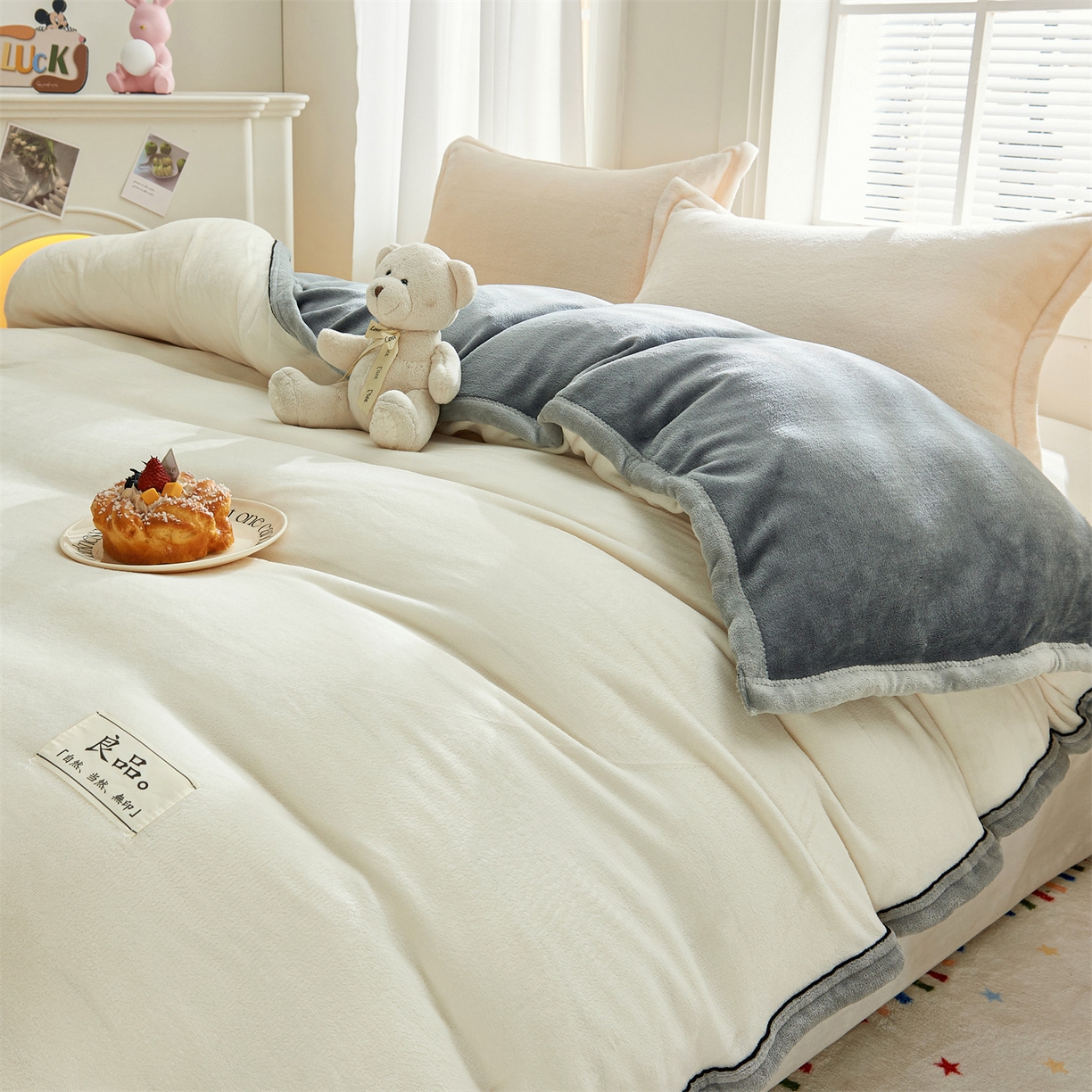 91家纺网 家纺一手货源 找家纺 天之澜家纺 2025新款多功能牛奶绒单被套盖毯（不含被芯） 典雅白