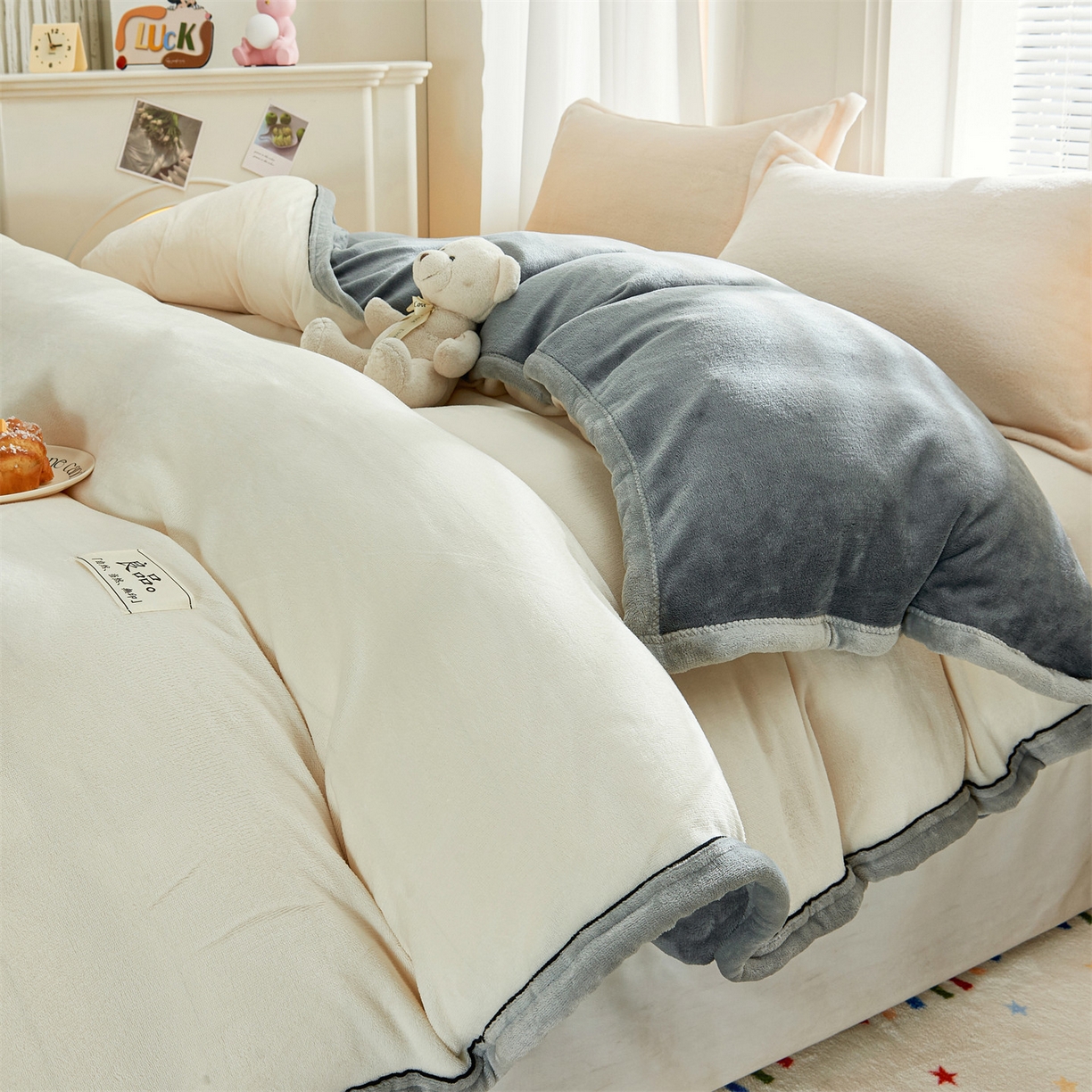 91家纺网 家纺一手货源 找家纺 天之澜家纺 2025新款多功能牛奶绒单被套盖毯（不含被芯） 典雅白