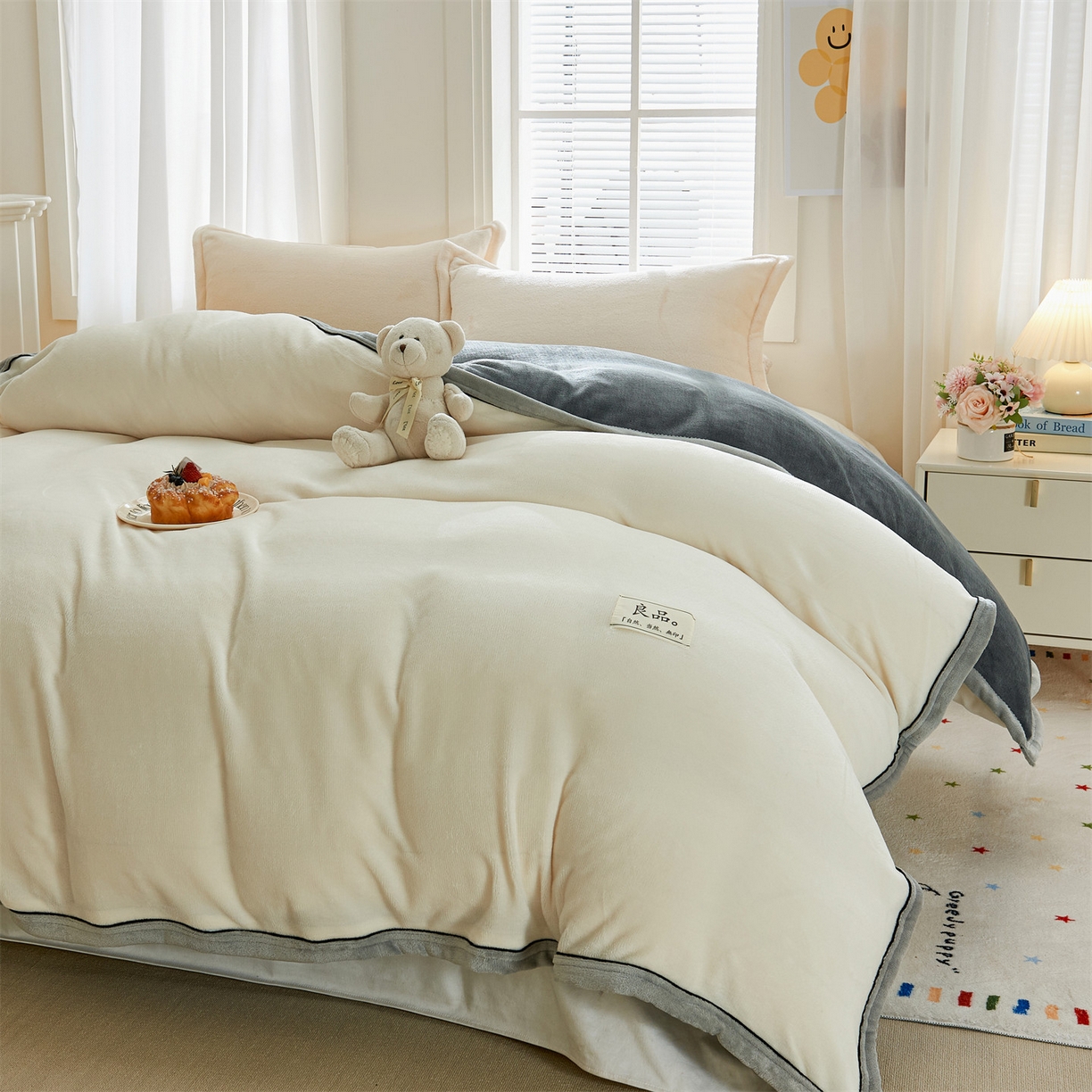 91家纺网 家纺一手货源 找家纺 天之澜家纺 2025新款多功能牛奶绒单被套盖毯（不含被芯） 典雅白