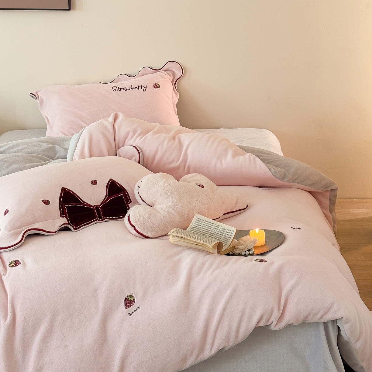 91家纺网 家纺一手货源 找家纺 （总）极简 2025新款牛奶绒刺绣款四件套-莓莓甜心（标准尺寸会员减20）