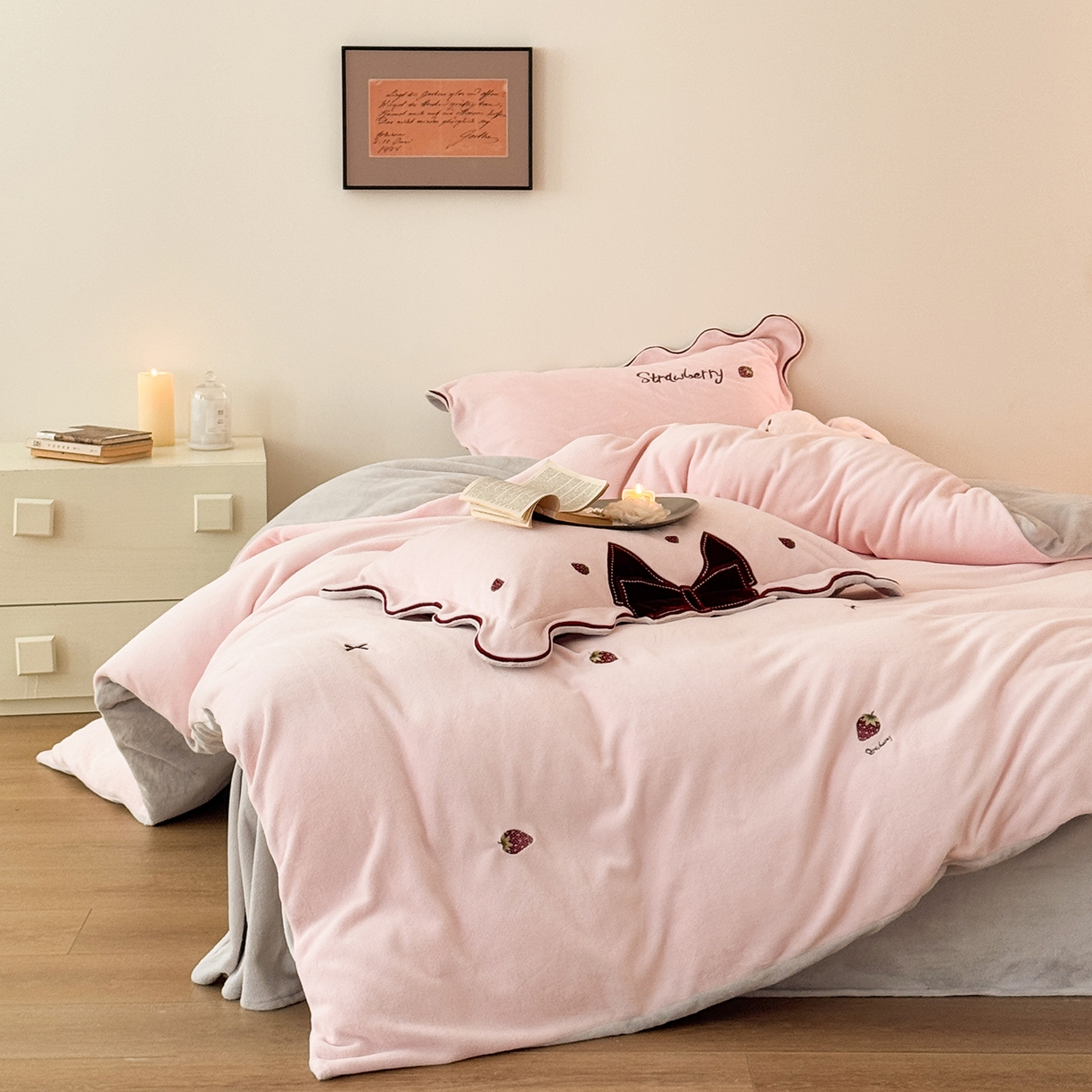 91家纺网 家纺一手货源 找家纺 （总）极简 2025新款牛奶绒刺绣款四件套-莓莓甜心（标准尺寸会员减20）