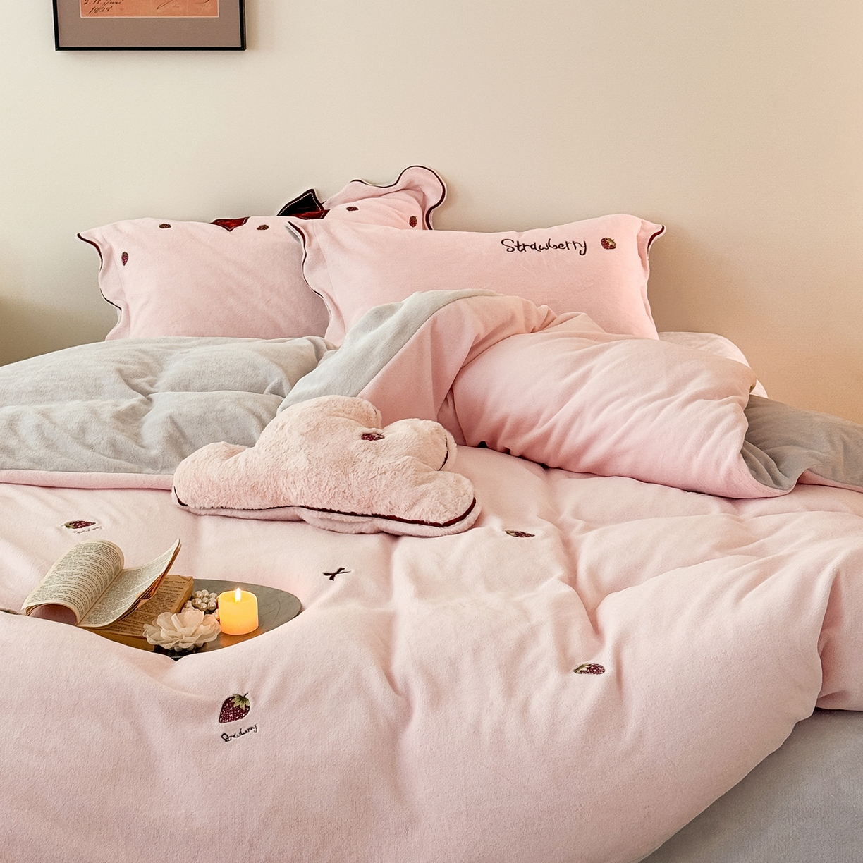 91家纺网 家纺一手货源 找家纺 （总）极简 2025新款牛奶绒刺绣款四件套-莓莓甜心（标准尺寸会员减20）