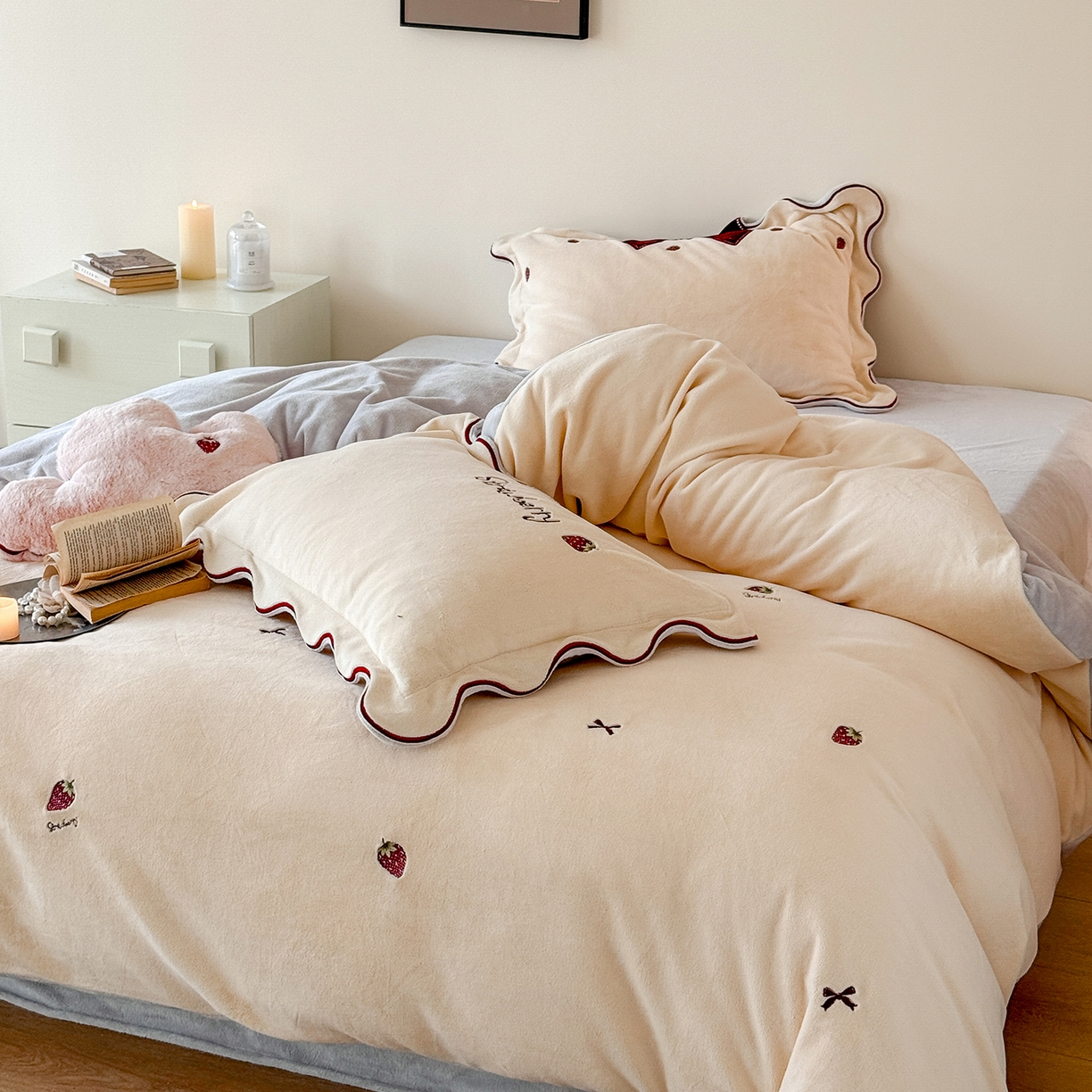 91家纺网 家纺一手货源 找家纺 （总）极简 2025新款牛奶绒刺绣款四件套-莓莓甜心（标准尺寸会员减20）