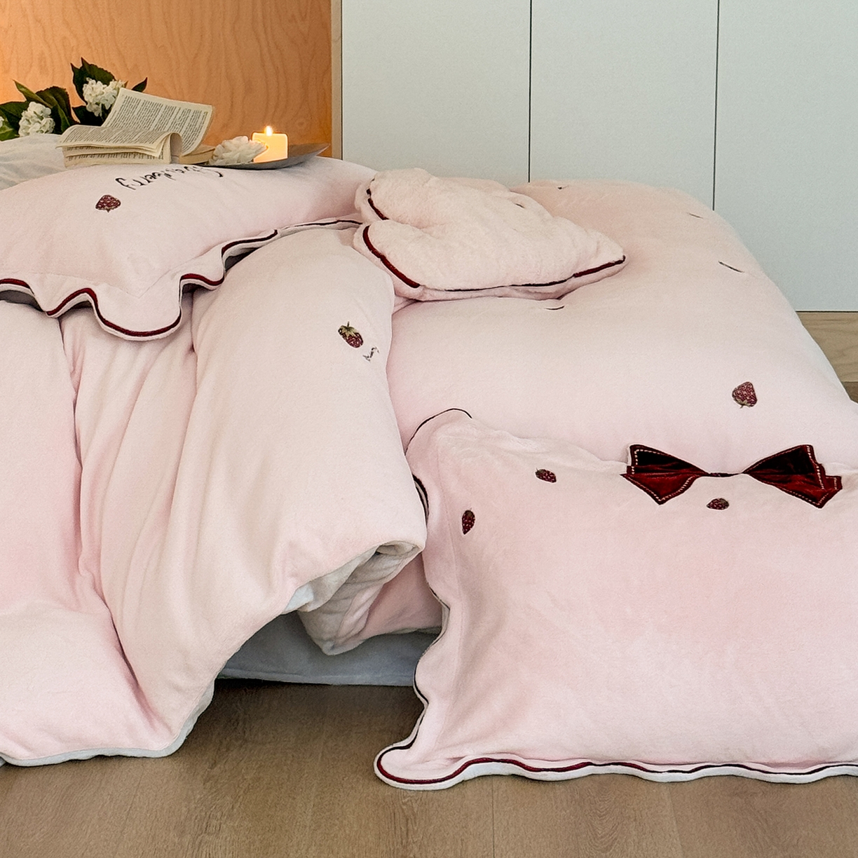 91家纺网 家纺一手货源 找家纺 极简 2025新款牛奶绒刺绣款四件套-莓莓甜心（标准尺寸会员减20） 莓莓甜心-粉
