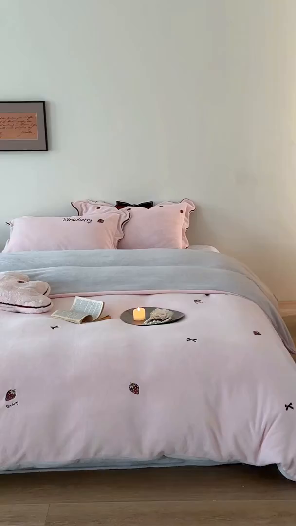 91家纺网 家纺一手货源 找家纺 极简 2025新款牛奶绒刺绣款四件套-莓莓甜心（标准尺寸会员减20） 莓莓甜心-粉