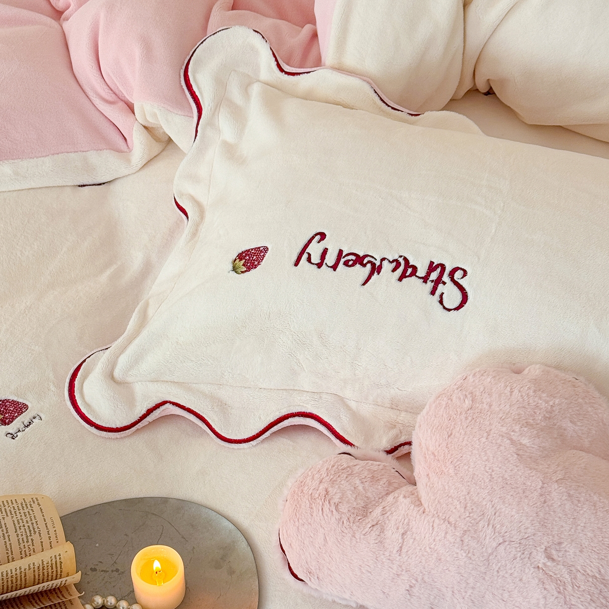 91家纺网 家纺一手货源 找家纺 极简 2025新款牛奶绒刺绣款四件套-莓莓甜心（标准尺寸会员减20） 莓莓甜心-白