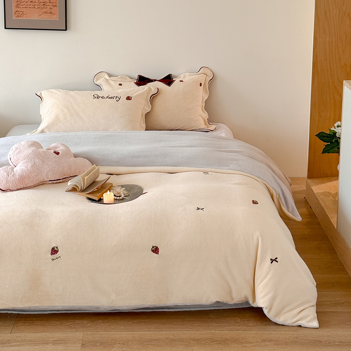 91家纺网 家纺一手货源 找家纺 极简 2025新款牛奶绒刺绣款四件套-莓莓甜心（标准尺寸会员减20） 莓莓甜心-米