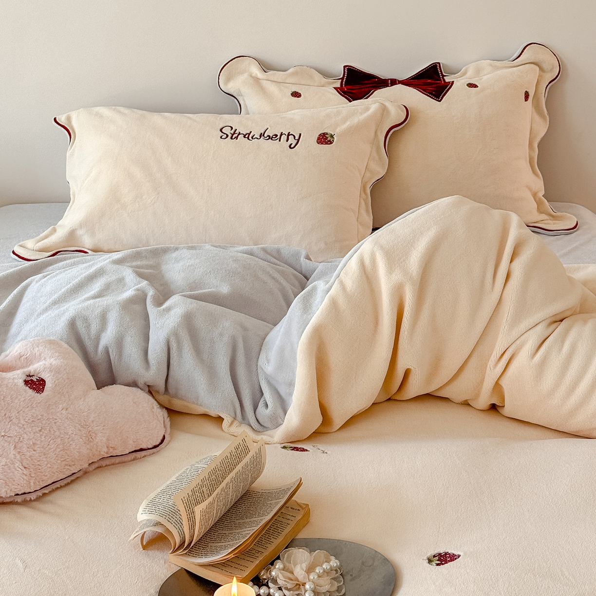 91家纺网 家纺一手货源 找家纺 极简 2025新款牛奶绒刺绣款四件套-莓莓甜心（标准尺寸会员减20） 莓莓甜心-米