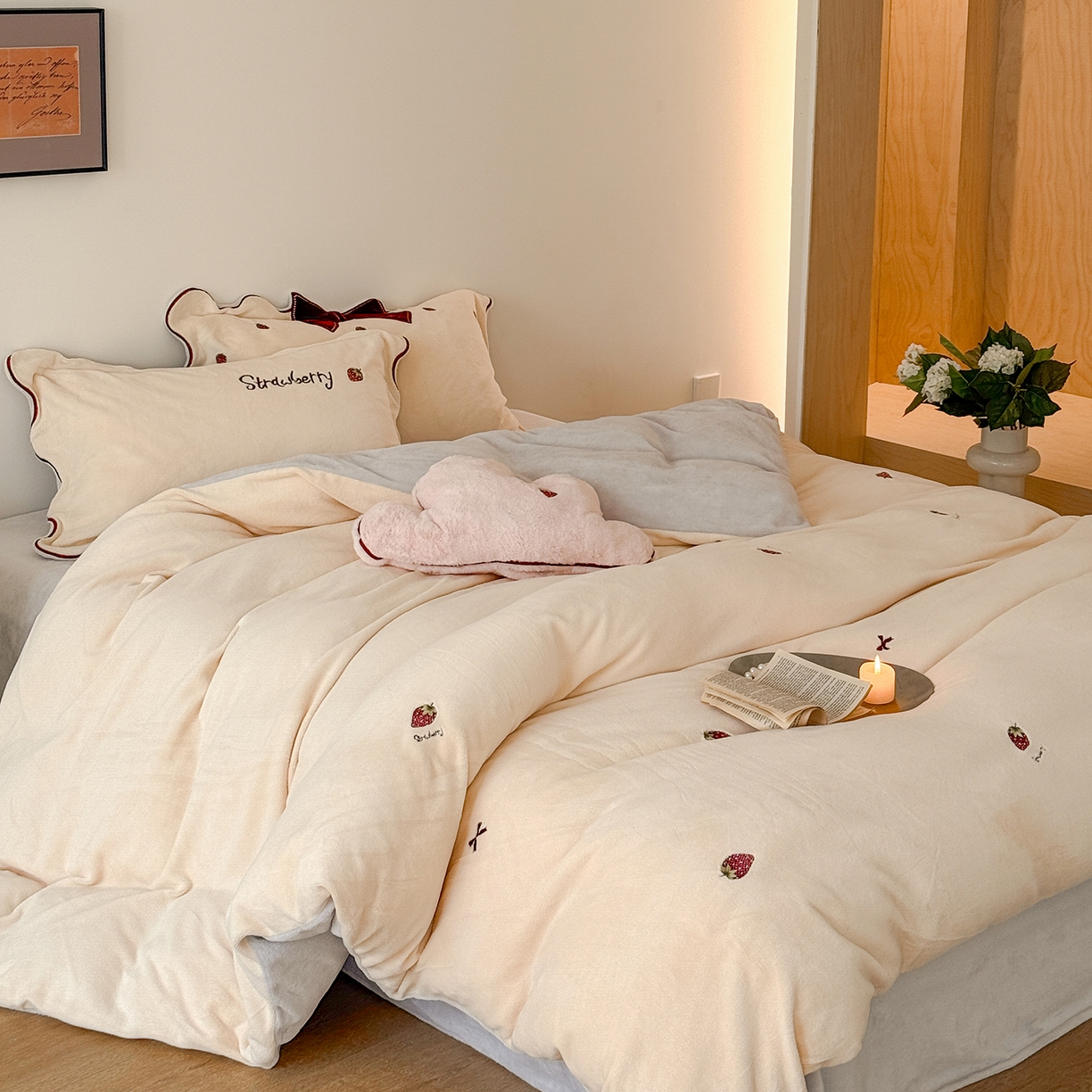91家纺网 家纺一手货源 找家纺 极简 2025新款牛奶绒刺绣款四件套-莓莓甜心（标准尺寸会员减20） 莓莓甜心-米