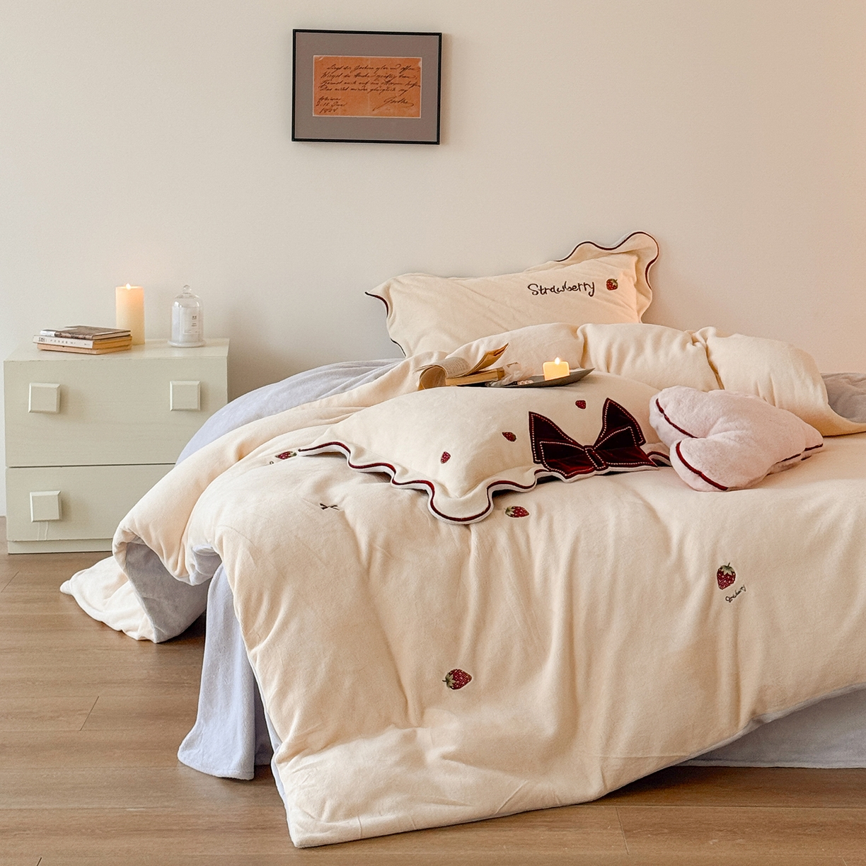 91家纺网 家纺一手货源 找家纺 极简 2025新款牛奶绒刺绣款四件套-莓莓甜心（标准尺寸会员减20） 莓莓甜心-米