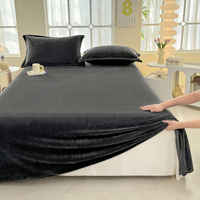 91家纺网 家纺一手货源 找家纺 悠米悠家 2025新款保暖舒适牛奶绒单品床单 黑色