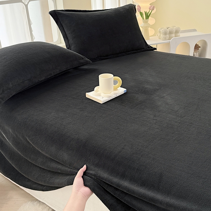 91家纺网 家纺一手货源 找家纺 悠米悠家 2025新款保暖舒适牛奶绒单品床单 黑色