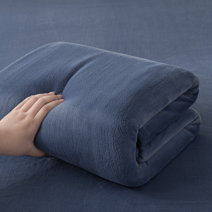 91家纺网 家纺一手货源 找家纺 悠米悠家 2025新款保暖舒适牛奶绒单品床单 蓝色