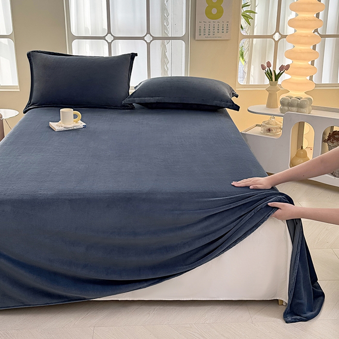 91家纺网 家纺一手货源 找家纺 悠米悠家 2025新款保暖舒适牛奶绒单品床单 蓝色