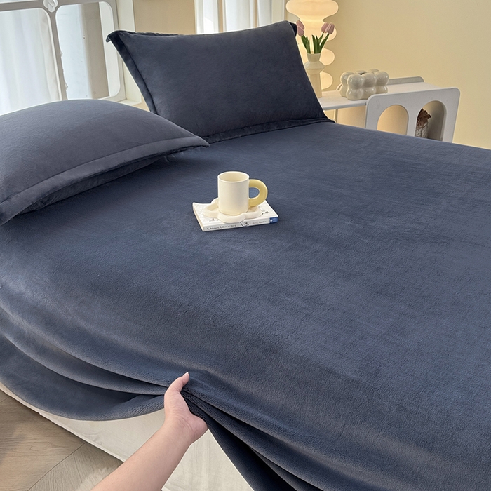 91家纺网 家纺一手货源 找家纺 悠米悠家 2025新款保暖舒适牛奶绒单品床单 蓝色