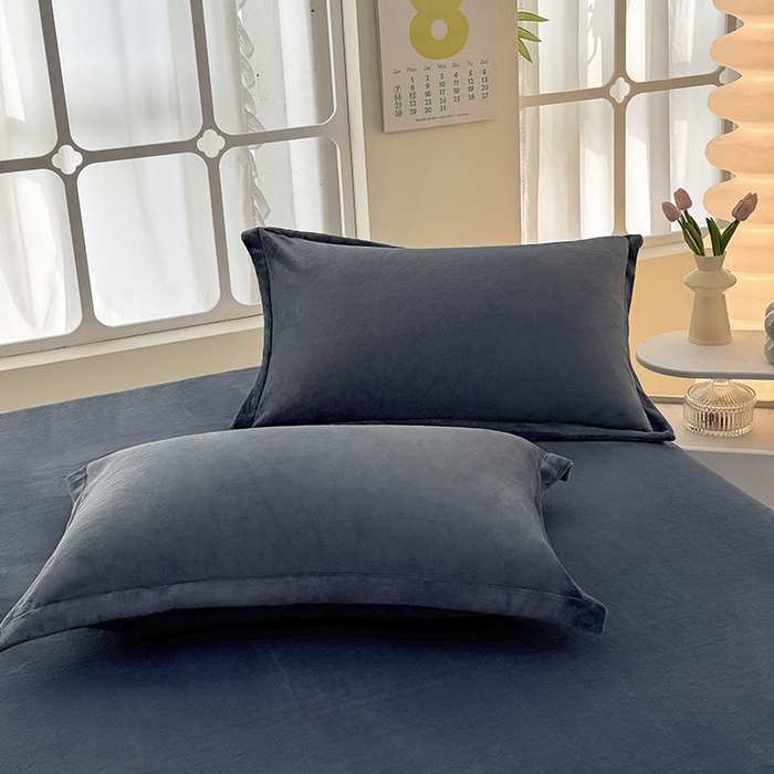 91家纺网 家纺一手货源 找家纺 悠米悠家 2025新款保暖舒适牛奶绒单品床单 蓝色