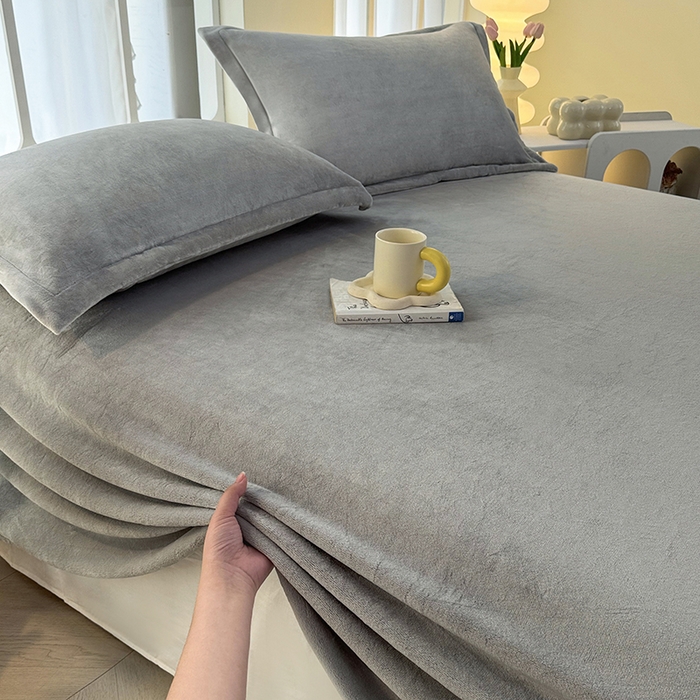 91家纺网 家纺一手货源 找家纺 悠米悠家 2025新款保暖舒适牛奶绒单品床单 灰色