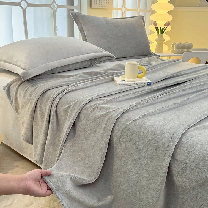 91家纺网 家纺一手货源 找家纺 悠米悠家 2025新款保暖舒适牛奶绒单品床单 灰色