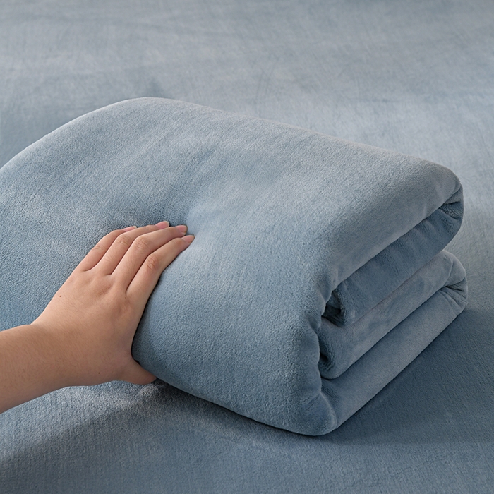 91家纺网 家纺一手货源 找家纺 悠米悠家 2025新款保暖舒适牛奶绒单品床单 浅蓝